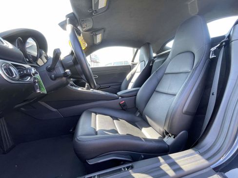 Used 2025 Porsche 718 Cayman RWD image 13