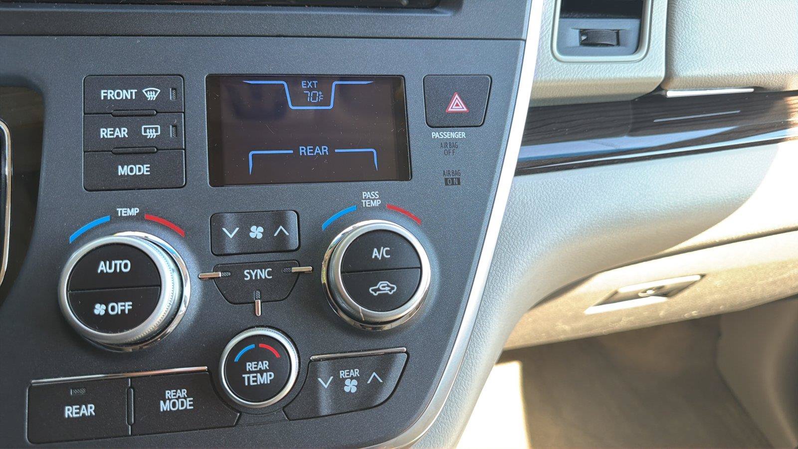 Used 2017 Toyota Sienna XLE w/ Cargo Management Package FWD image 18