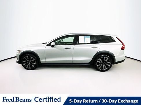 Used 2022 Volvo V60 T5 Cross Country w/ Advanced Package image 4