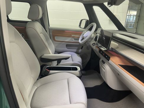 New 2025 Volkswagen ID. Buzz Pro S Plus image 10