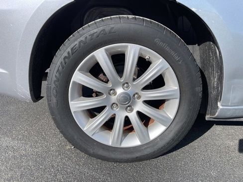 Used 2014 Chrysler 200 Touring image 9