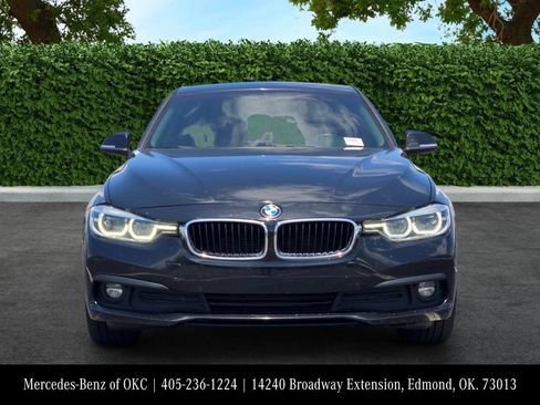 Used 2018 BMW 320i Sedan RWD image 2