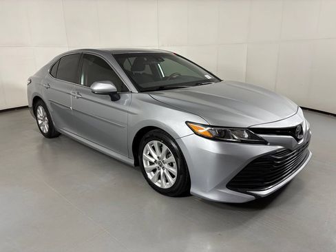 Used 2020 Toyota Camry LE w/ Carpet Mat Package FWD image 2