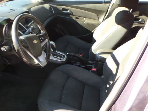 Used 2014 Chevrolet Cruze LT image 9
