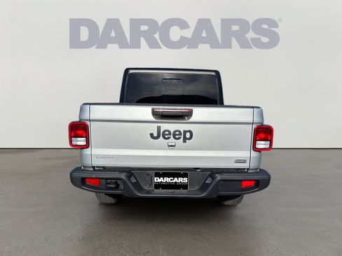 Used 2023 Jeep Gladiator Overland AWD/4WD image 6