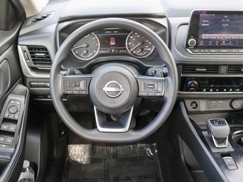 Used 2024 Nissan Rogue SV image 18