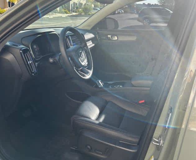 Used 2024 Volvo XC40 B5 Plus w/ Protection Package Premier AWD/4WD image 2