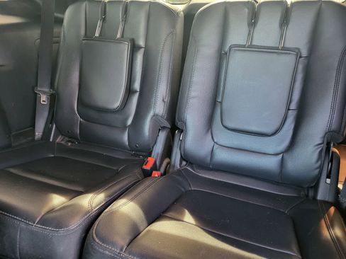 Used 2019 Ford Explorer XLT w/ Equipment Group 202A AWD/4WD image 30