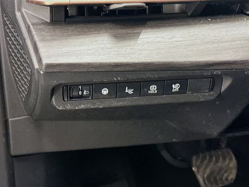 Used 2024 Nissan Ariya AWD image 17