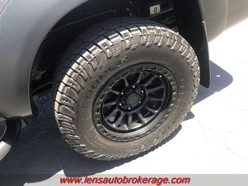 Used 2015 Toyota Tacoma PreRunner w/ Convenience Package RWD image 24
