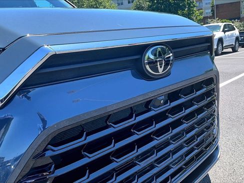 Used 2024 Toyota Grand Highlander AWD image 30