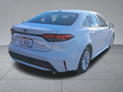 Used 2022 Toyota Corolla XLE image 16