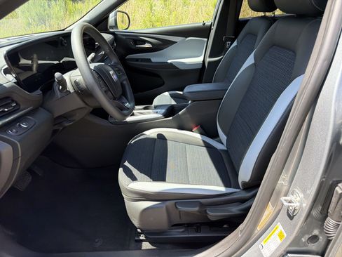 Used 2024 Buick Envista Sport Touring w/ Advanced Safety Package FWD image 9