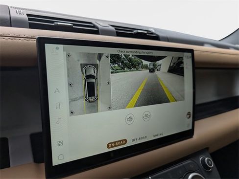 New 2025 Land Rover Defender 130 X-Dynamic SE image 11