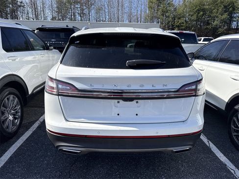 Used 2022 Lincoln Nautilus FWD w/ Premium Package image 19