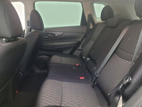 Used 2020 Nissan Rogue S FWD image 18