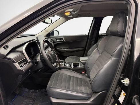 Used 2025 Mitsubishi Outlander SE image 12