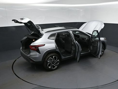 New 2026 Chevrolet Trax RS w/ Sunroof Package FWD image 48