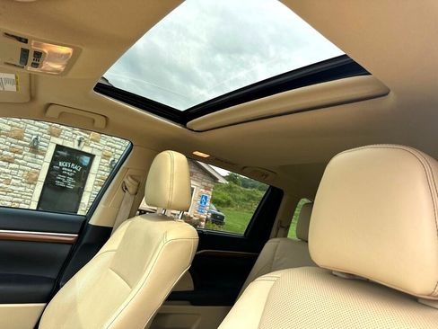 Used 2019 Toyota Highlander Limited image 34