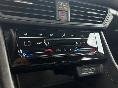 Used 2025 Volkswagen Jetta Sport FWD image 17