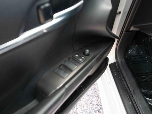 Used 2024 Toyota Camry SE image 7