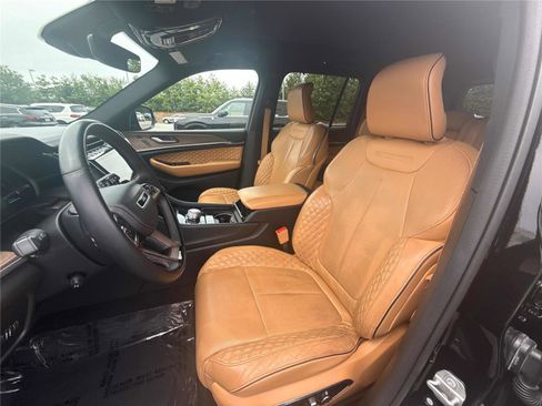 Used 2022 Jeep Grand Cherokee Summit w/ Luxury Tech Group V RWD image 11