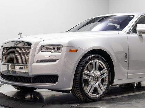 Used 2015 Rolls-Royce Ghost image 5