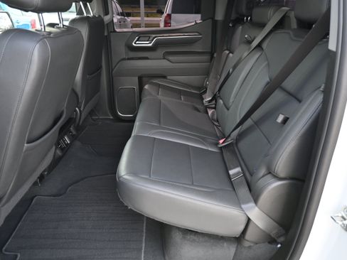 Used 2025 GMC Sierra 1500 SLT RWD image 32