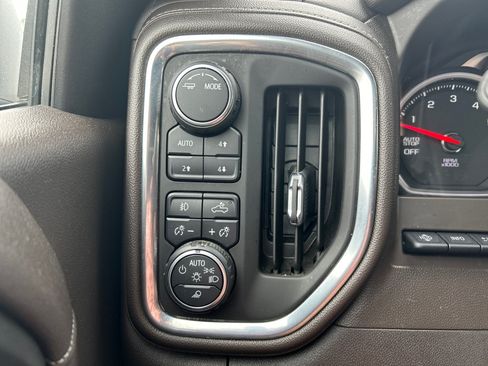 Used 2021 Chevrolet Silverado 1500 LTZ w/ Technology Package AWD/4WD image 14