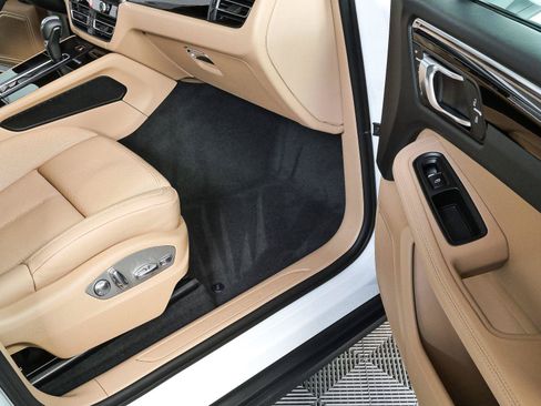 Certified 2026 Porsche Macan Turbo AWD/4WD image 25