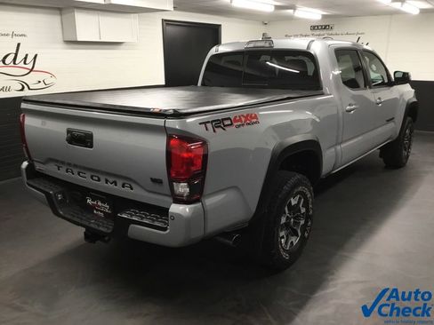 Used 2018 Toyota Tacoma TRD Off-Road w/ Technology Package image 11