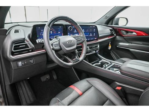 Used 2024 Chevrolet Traverse RS FWD image 11