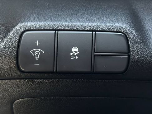 Used 2025 Hyundai Elantra SEL FWD image 28