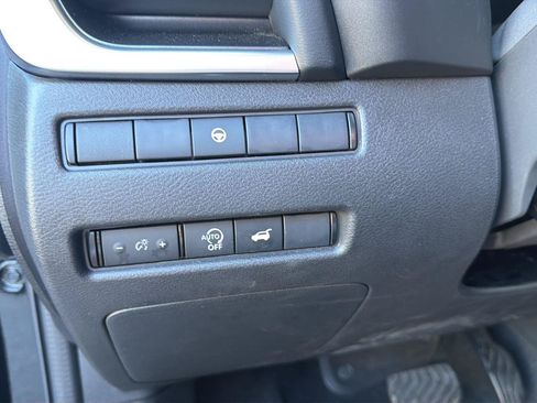 Used 2025 Nissan Rogue SV FWD image 19