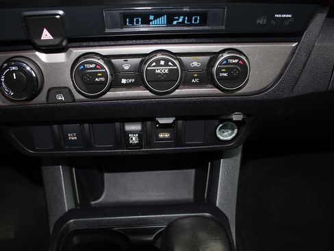 Used 2021 Toyota Tacoma SR5 AWD/4WD image 43