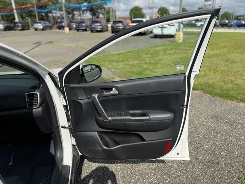 Used 2022 Kia Sportage LX FWD image 19
