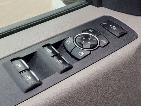 Used 2019 Ford F250 XLT w/ XLT Premium Package image 8