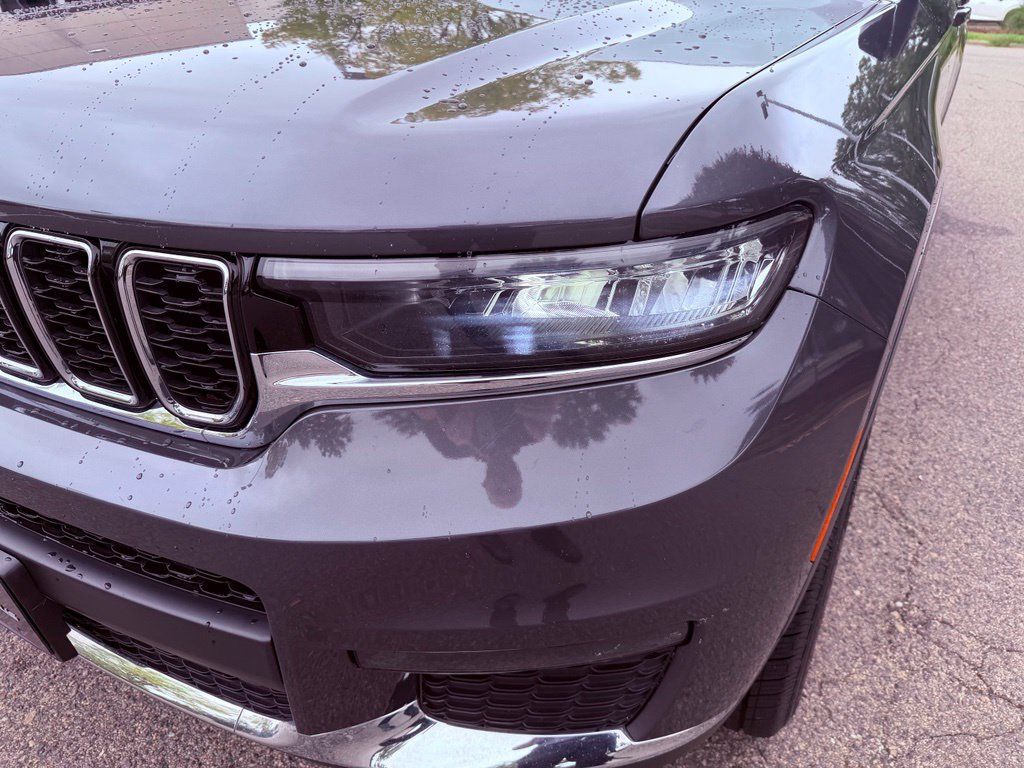 Used 2023 Jeep Grand Cherokee L Limited AWD/4WD image 17