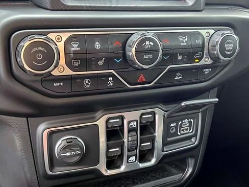 Certified 2022 Jeep Gladiator Willys image 28