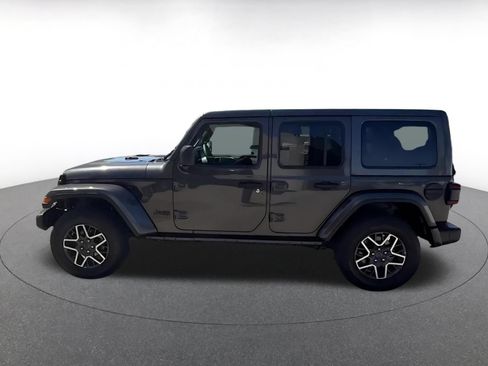 Used 2025 Jeep Wrangler Unlimited Sahara AWD/4WD image 9