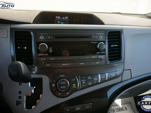 Used 2013 Toyota Sienna LE image 30