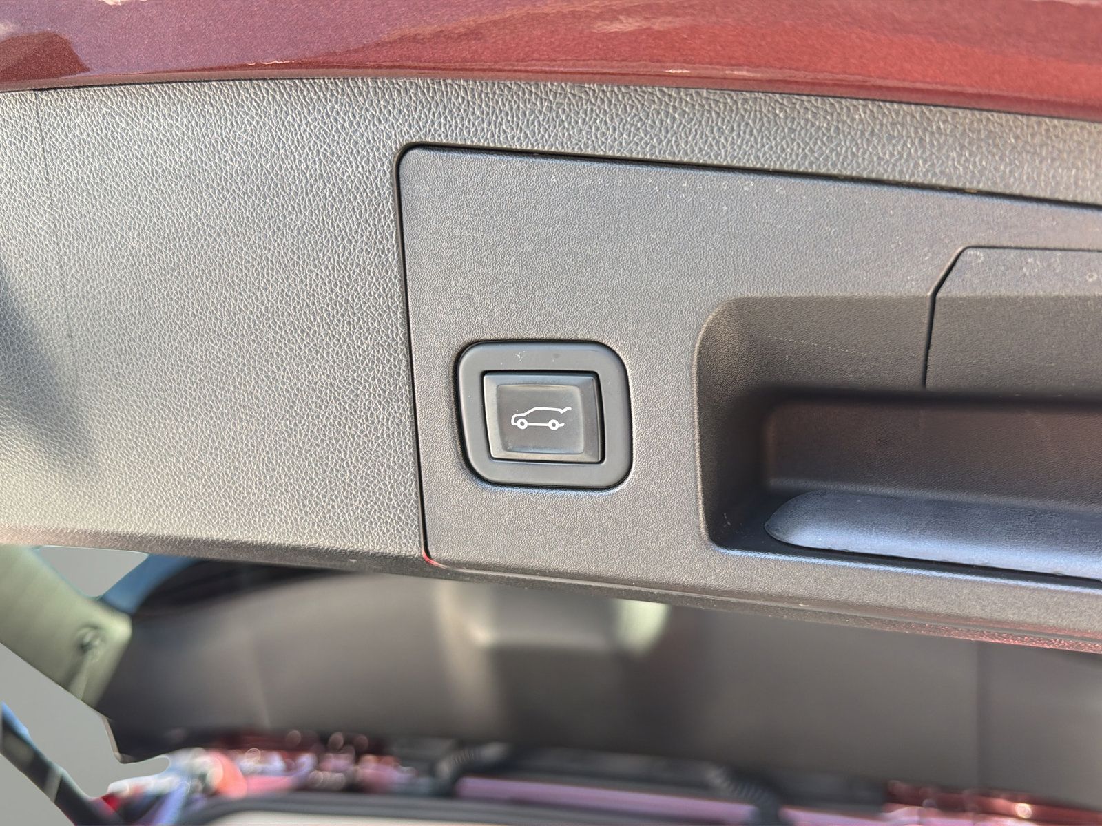 Used 2023 Cadillac XT4 Premium Luxury w/ Technology Package FWD image 39