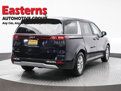 Used 2024 Kia Carnival LX image 5