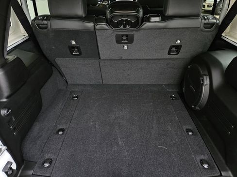 New 2026 Jeep Wrangler Unlimited Rubicon AWD/4WD image 9