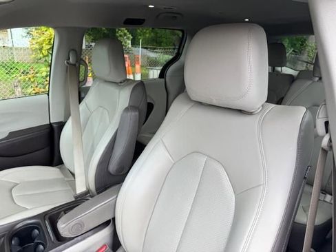 Used 2021 Chrysler Voyager Lxi w/ Cold Weather Group image 12