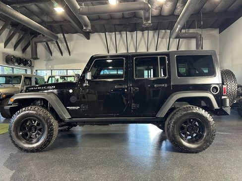 Used 2017 Jeep Wrangler Unlimited Rubicon w/ Connectivity Group image 7