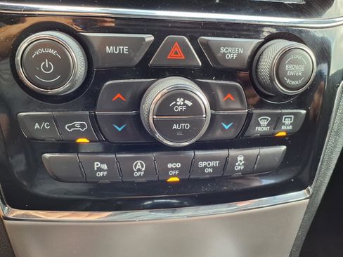 Used 2019 Jeep Grand Cherokee Altitude RWD image 8