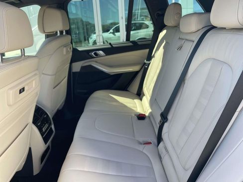 Used 2022 BMW X5 xDrive40i w/ M Sport Package image 13