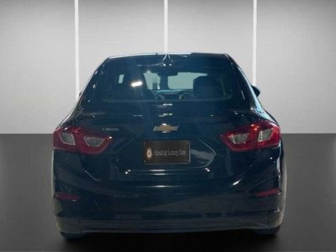 Used 2017 Chevrolet Cruze LS image 8
