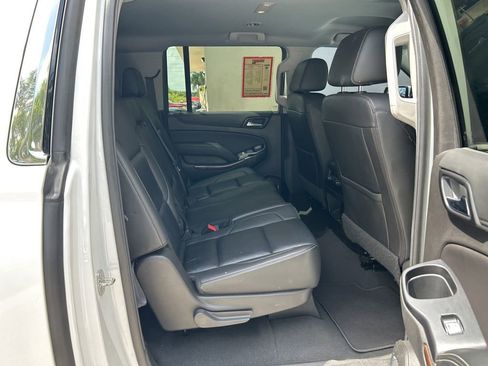 Used 2019 Chevrolet Suburban LT RWD image 27